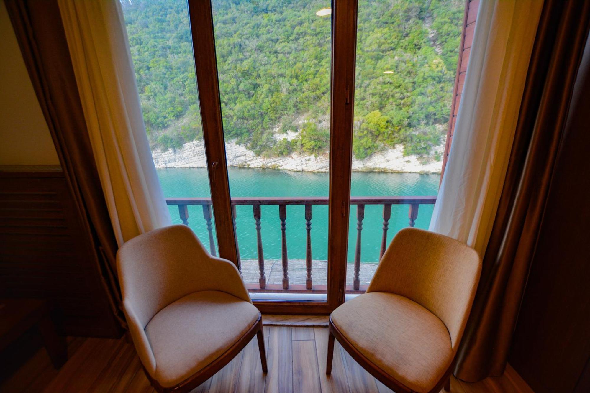 Hill River Hotel อักวา ภายนอก รูปภาพ