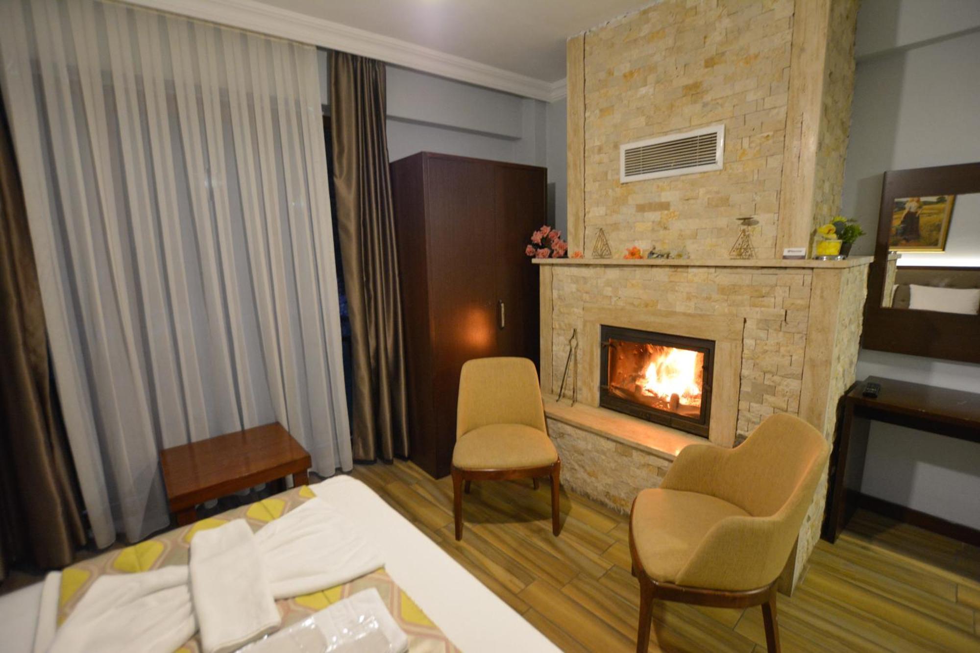 Hill River Hotel อักวา ภายนอก รูปภาพ