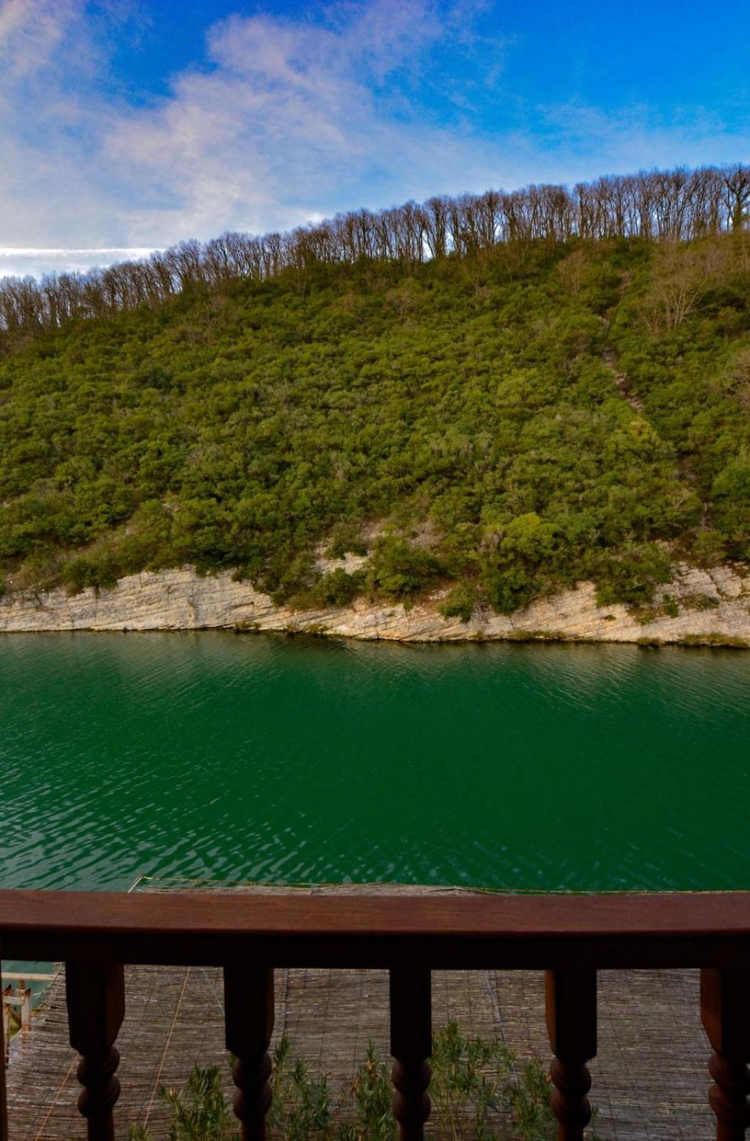Hill River Hotel อักวา ภายนอก รูปภาพ