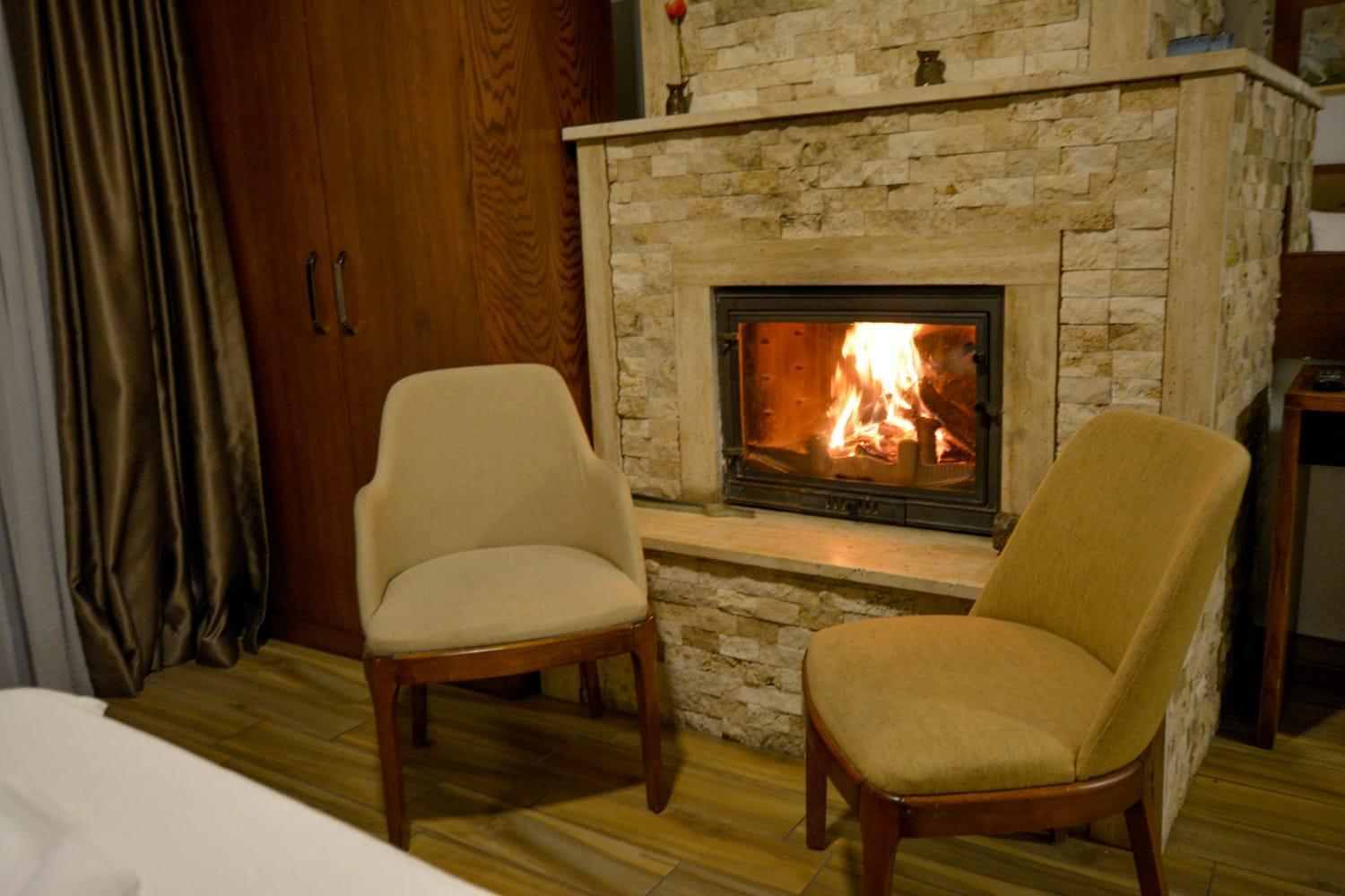 Hill River Hotel อักวา ภายนอก รูปภาพ