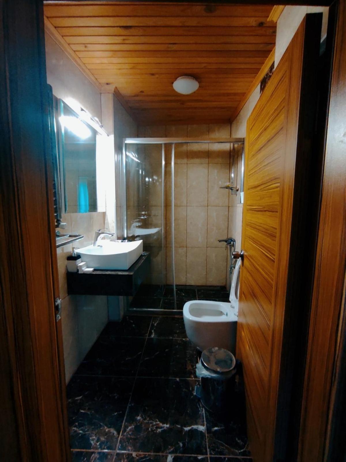 Hill River Hotel อักวา ภายนอก รูปภาพ