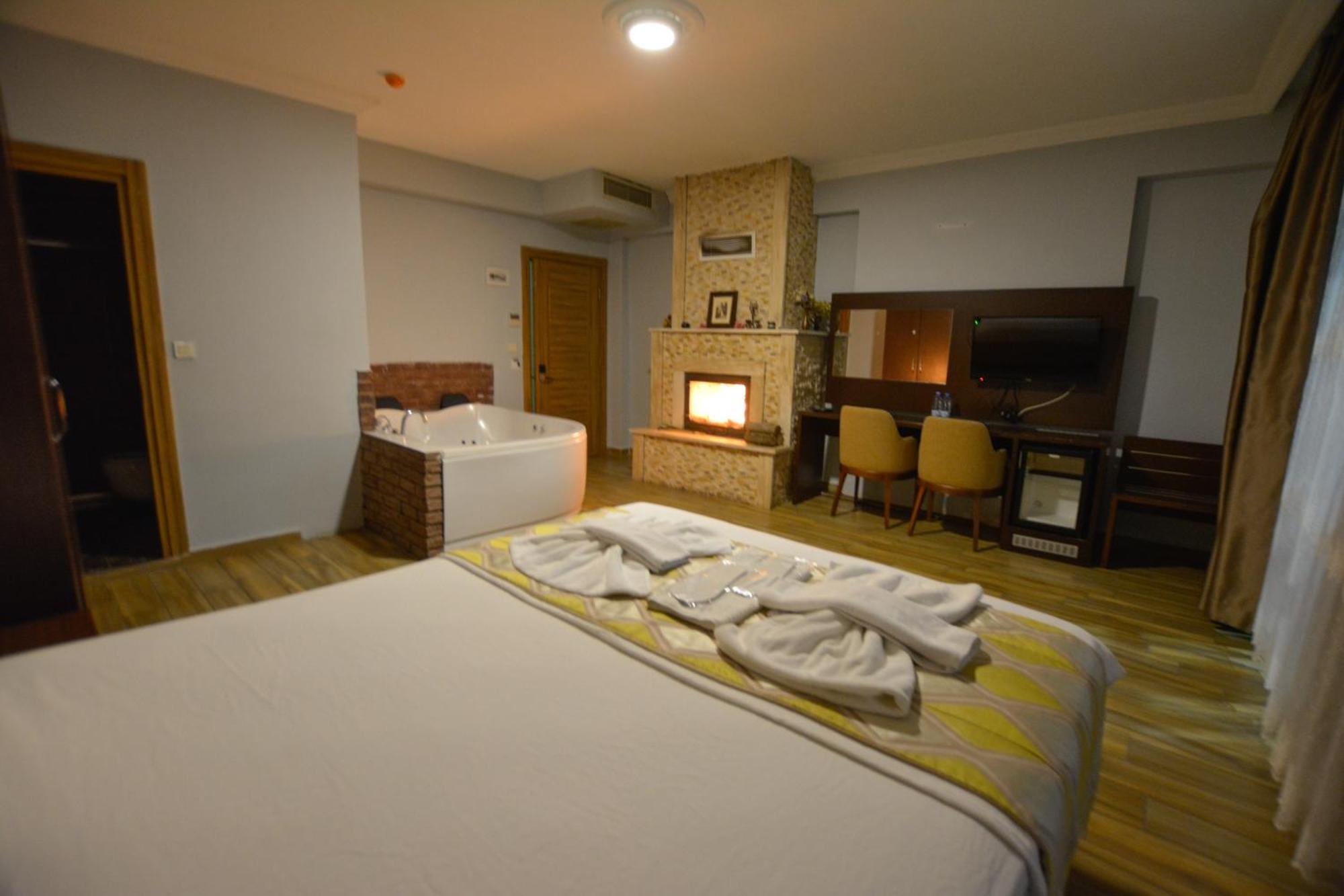 Hill River Hotel อักวา ภายนอก รูปภาพ