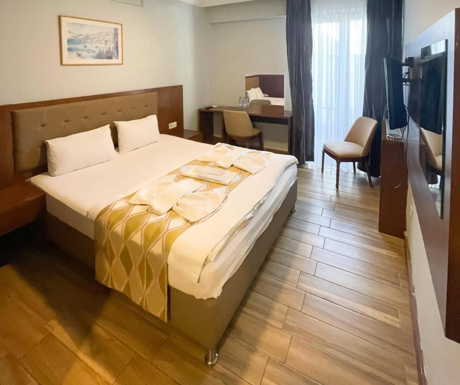 Hill River Hotel อักวา ภายนอก รูปภาพ