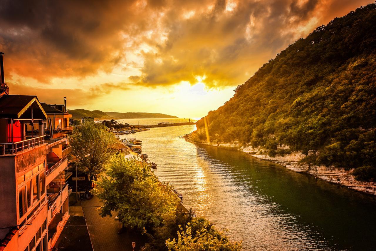 Hill River Hotel อักวา ภายนอก รูปภาพ