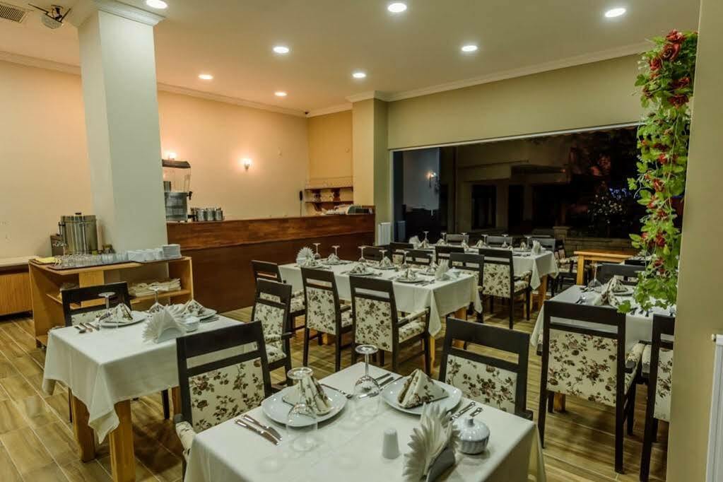 Hill River Hotel อักวา ภายนอก รูปภาพ